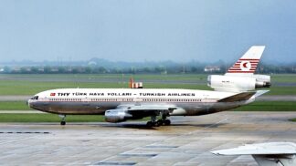 V okamžiku, kdy vznikl tento snímek, nemohl nikdo ještě tušit, že se právě tento stroj stane smrtícím nástrojem pro 346 lidí na palubě... 