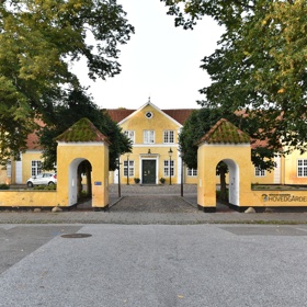 Mumie Tollundského muže je nyní uchována v muzeu v Silkeborgu. Skutečná je ale jen hlava, tělo je již kopie.