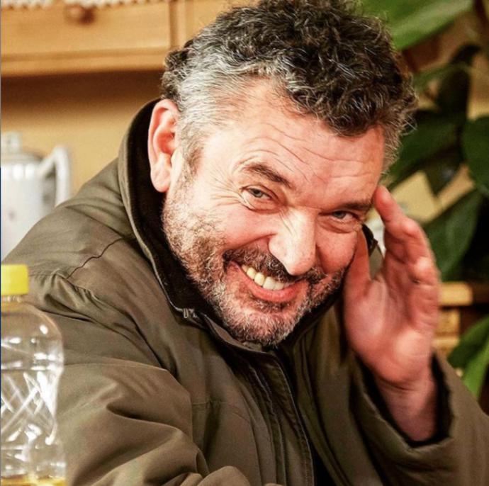 Miloš dokáže zazářit kdekoliv. Často se ale lidé kolem něj nestačí divit, co zase vymyslel. Teď se bojí o Bedřicha a udělá všechno, aby mu zachránil život. Jenomže tím způsobí další problémy...