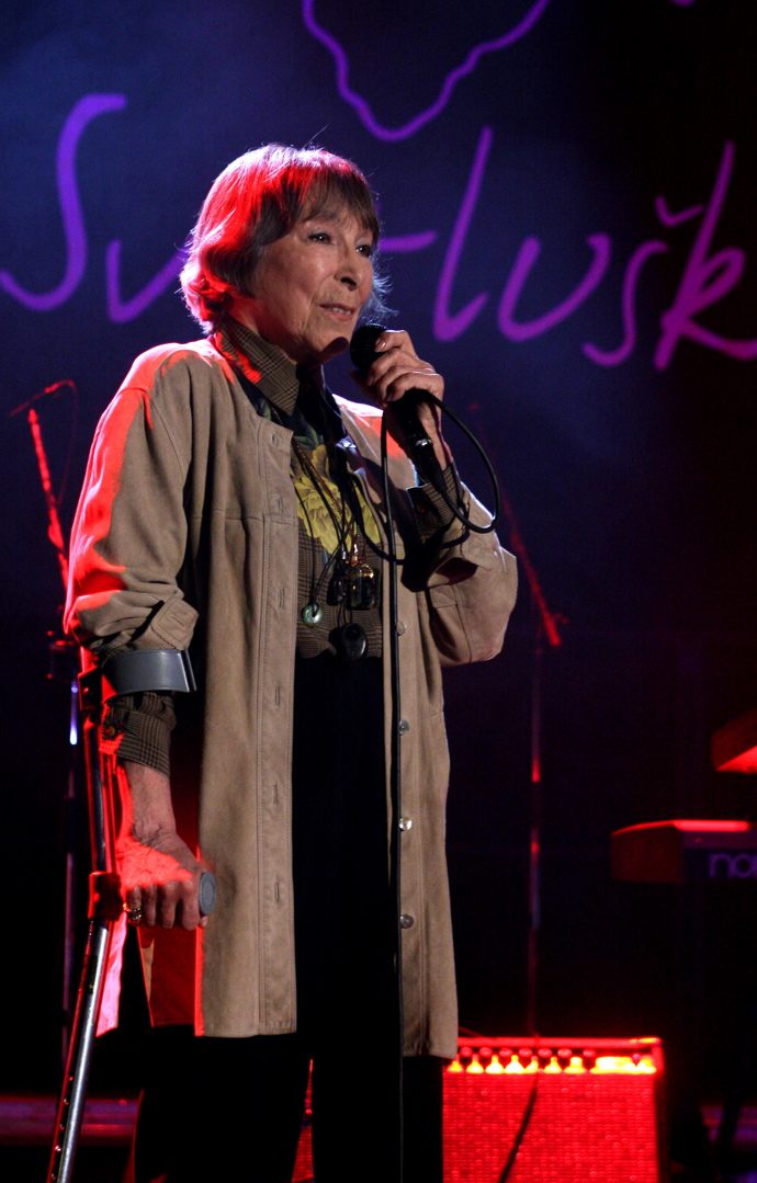 Hana Hegerová už několikrát vstala hrobníkovi z lopaty, ale vždy se přes to dokázala přenést.