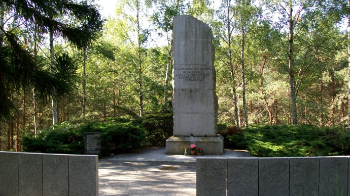 V místě dopadu letounu byl vystavěn památník obětem tragédie z 3. března 1974.