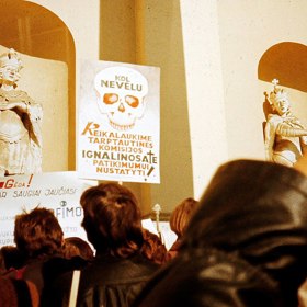 I když proti ní protestovali obyvatelé Litvy, její činnost ukončila až smlouva o vstupu do Evropské unie.