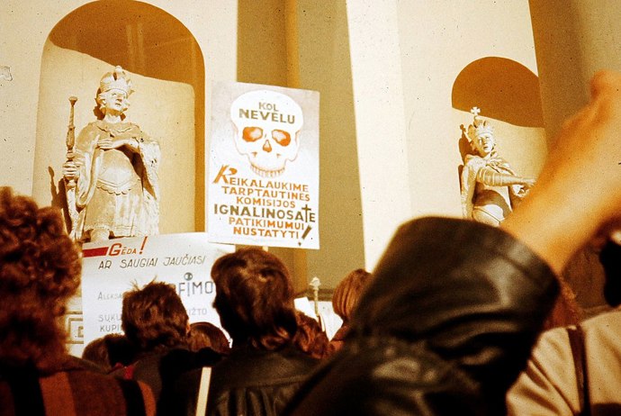 I když proti ní protestovali obyvatelé Litvy, její činnost ukončila až smlouva o vstupu do Evropské unie. 