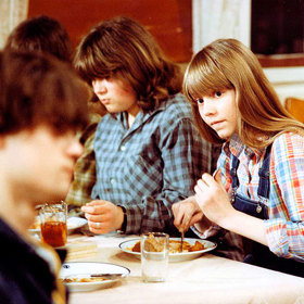 Na scénáři komedie Sněženky a machři se podílel i známý publicista Radek John.
