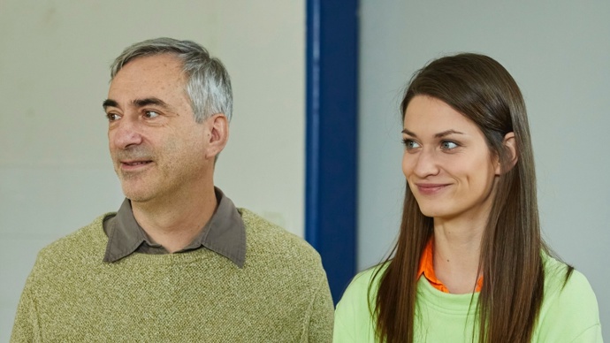 Tomáš Jordán (Petr Vacek) byl přítelem Magdiny maminky Zdeňky, která podstoupila eutanázii. Dnes je Magdě (Veronika Čermák Macková) oporou.