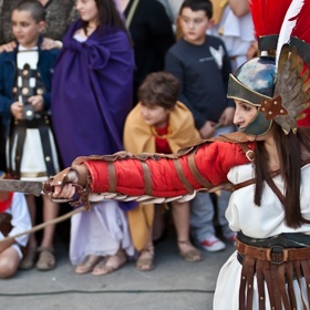 Gladiátorky bojovaly v podobných zbrojích jako jejich mužští kolegové. A podobně nelítostně.
