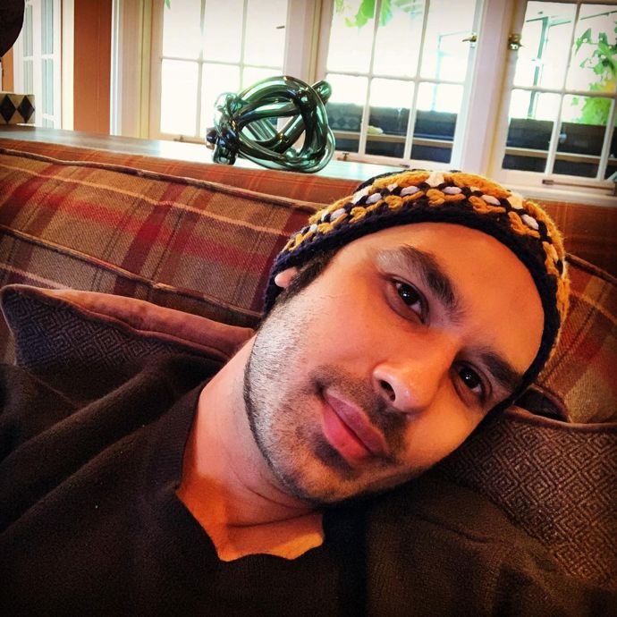 Televizní kamery na čas vyměnil za prkna, která znamenají svět. Inscenace jeho hry Cotton Candy sklidila v Novém Dillí velké úspěchy. 