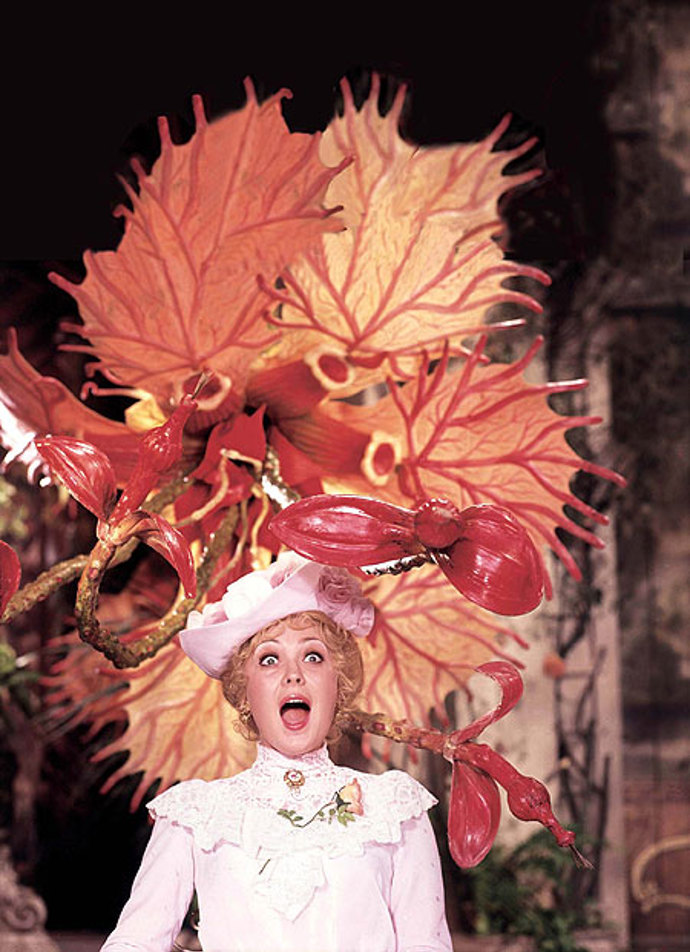 Ve filmech, jako je třeba legendární parodie Adéla ještě nevečeřela, hrála Naďa Konvalinková role naivních pohledných dívek.