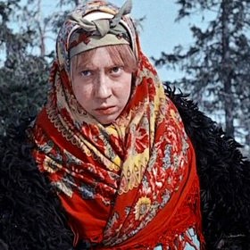 Marfuša (Inna Čurikova) se kvůli své roli setkala s posměchem okolí.