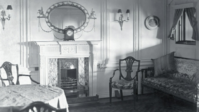 Je libo umělý krb, zrcadla, křesla nebo dost místa pro okázalý večírek? Titanic mel být tím správným místem...