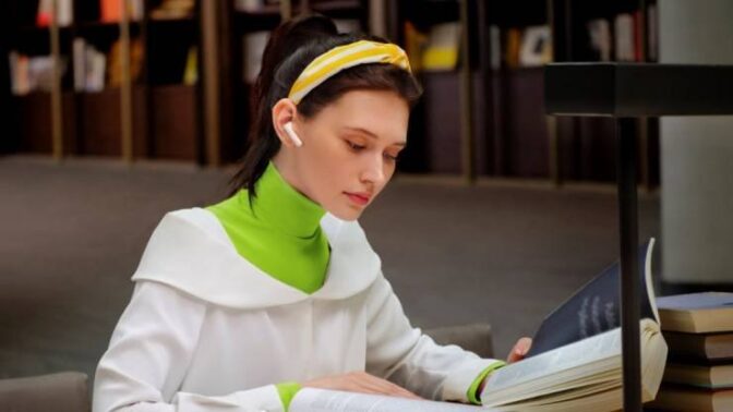 Soulad technologie a přírody. Nová sluchátka Huawei FreeBuds 4i se inspirovala oblázky z islandských pláží