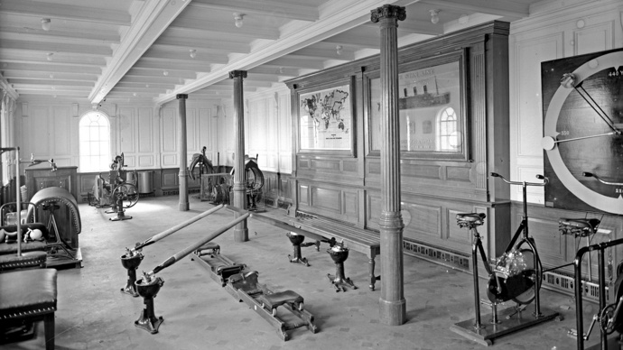 Týdenní plavba Titaniku nabízela také osvěžení pro tělo. V tělocvičně byl i rotoped, veslařský trenažér nebo „umělý kůň".