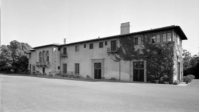 Harold Lloyd při stavbě domu pro rodinu šetřit nemusel...