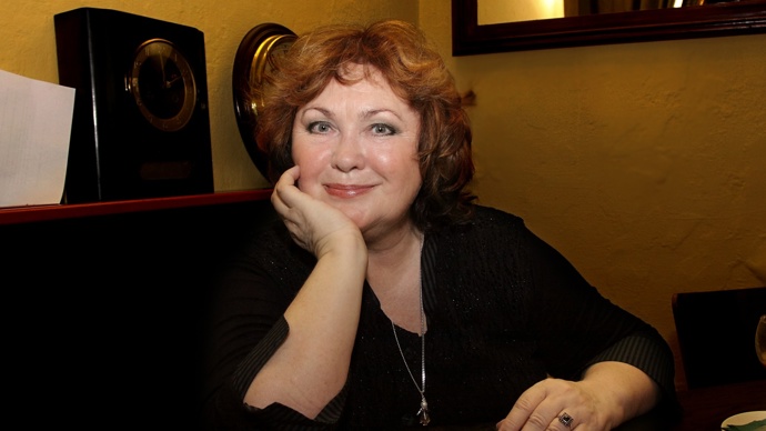 Nadě Konvalinkové bylo teprve deset let, když se bála, že její matka po otcově útoku zemřela. Později se sama stala terčem útoků v dětském domově...