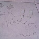 V roce 1974 zanechal nesmazatelnou stopu také na chodníku v Los Angeles. Co by asi grafolog zjistil z jeho podpisu míchajícího velká i malá tiskací písmena s psanou koncovkou...