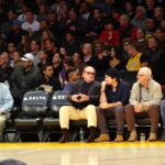 Jack Nicholson je obrovským fanouškem basketbalového týmu Los Angeles Lakers. Od 70. let chodí na jejich zápasy pravidelně a hráče povzbuzuje ze svého vlastního sedadla hned u palubovky.