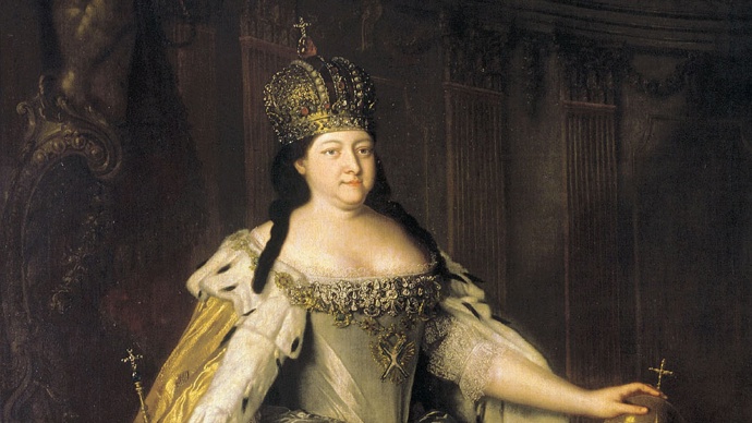 Carevna Anna Ivanovna sice nebyla vzor všech ctností, ale i ona musela být vyděšena, když na chodbě Zimního paláce potkala svého vlastního ducha. Nic dobrého to nevěštilo... 