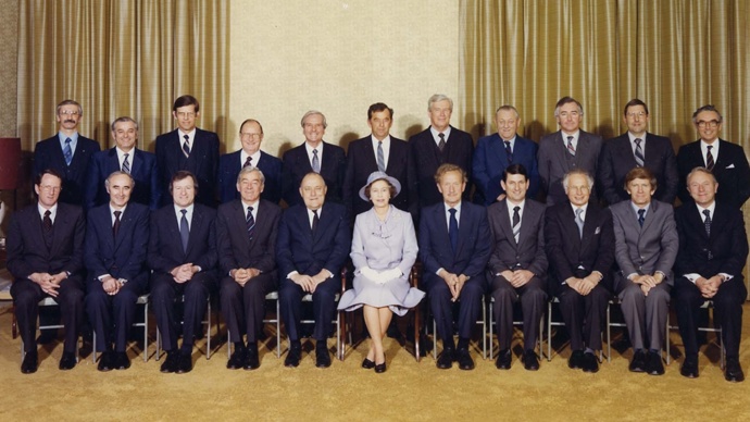 Královna Alžběta II. na návštěvě Nového Zélandu v roce 1981. Právě tady si na ni počíhal atentátník a jen souhra náhod možná královně zachránila život. O atentátu dlouho mlčeli nejen představitelé Nového Zélandu.