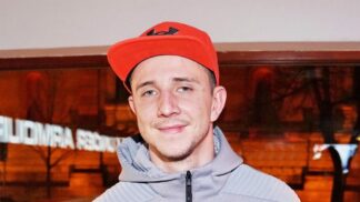 Proč se Jakub Štáfek fotil s miminkem nahý? Je to správná věc, říkají odborníci a vysvětlují důvod