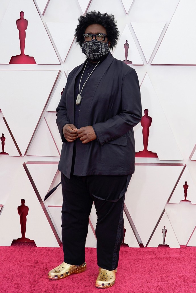 
Questlove krom hudební produkce zaujal výstředním obutím.