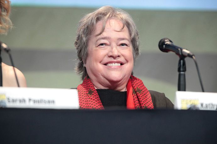 Kathy Bates dala po Oscarovi za snímek Misery nesmí zemřít kopačky svému partnerovi Tonymu Campisiovi.