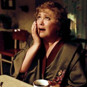 Naďa Konvalinková si zahrála také v seriálu Případy detektivní kanceláře Ostrozrak .