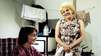 Filmovou hvězdu Slávku Budínovou v mládí vyhazovali z divadel pro neschopnost. Konec života prožila s lahví v ruce