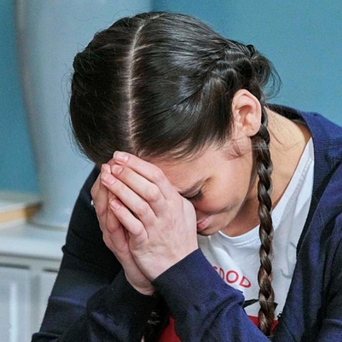 Jana je nešťastná. Malovala si společný život se známým hercem, ale ten je teď v nedohlednu.