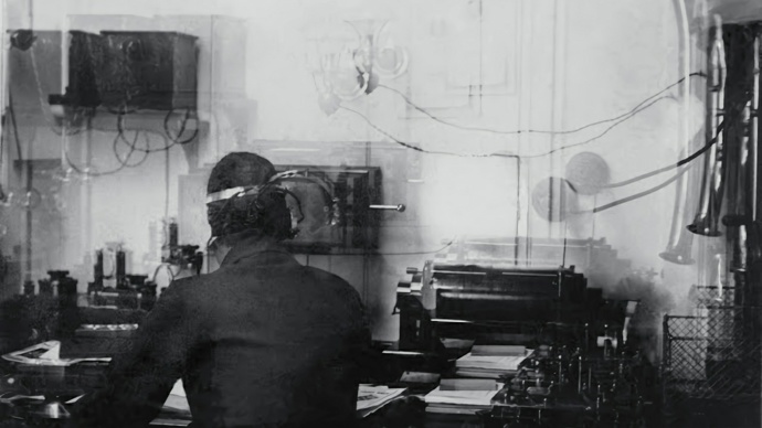 Telegraf pracoval ve dne v noci. Místo důležitých zpráv ale často posílal osobní vzkazy a pozdravy cestujících.