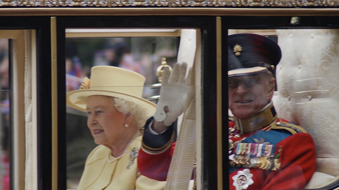 Svatbu svého vnuka a druhého čekatele na trůn si samozřejmě nenechala ujít ani jeho babička královna Alžběta II. a její manžel princ Philip.