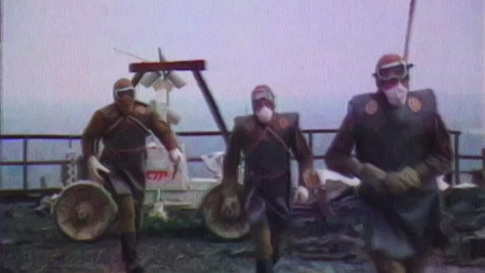 S odklízením grafitu měli pomoci japonští roboti. Kvůli vysoké radiaci ale selhali. 