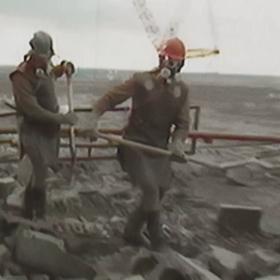 Nastoupit tak museli lidé. Střídali se po minutě. Nikdo totiž nevěděl, co s nimi radiace skutečně udělá. 