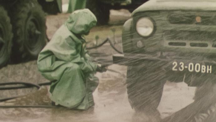 Na veřejnost se neměla dostat ani skutečnost, že z prvních dvou skupin hasičů nikdo nepřežil. Anebo také to, že lékaři museli nařídit potraty...