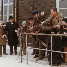 Většina příhod z Obecné školy odpovídá tomu, co zažil Zdeněk Svěrák v dětství.