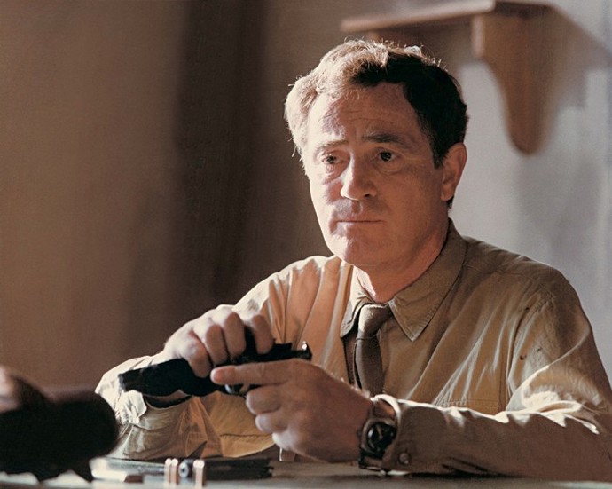 „Když dnes vzpomínám na svého učitele, podle kterého jsem napsal Igora Hnízda, už si jej neumím vybavit. Tříska mi ho přebil," uvedl Zdeněk Svěrák.