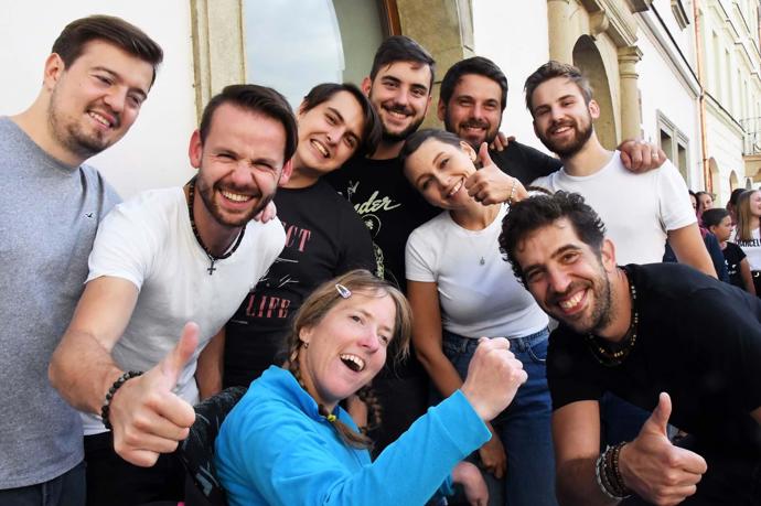 Setkala se ale i s členy kapely Jelen.