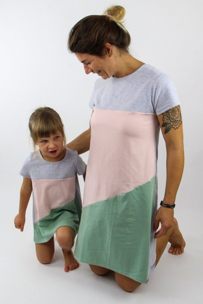 SET Šaty volné "tříbarevná" s prodloužením, 1299 Kč