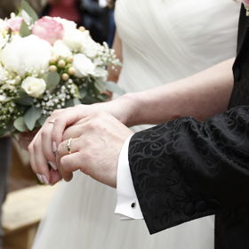 Ženich nešetřil ani na prstýncích. Vybral si je v libereckém zlatnictví a krásné kousky s diamanty stály třicet tisíc korun.