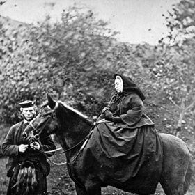 Do hrobu si také vzala pramen vlasů svého věrného služebníka Johna Browna.