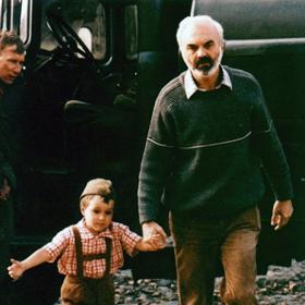 Kolja je jediný porevoluční český film, který získal Oscara. Vedl si dobře i u nás. Projekce navštívilo 1 345 369 diváků, kteří za vstupenky utratili téměř 45 milionů korun.