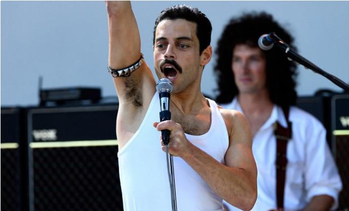 Před koncertem na festivalu Live Aid dostal Freddie Mercury od lékaře zprávu, že by neměl vystoupit, bojoval totiž s krvácivostí hlasivek. On jej ale neposlechl a podal jeden z nejlepších výkonů. Ve filmu Bohemian Rhapsody se právě na Live Aid odehrává velkolepé finále.