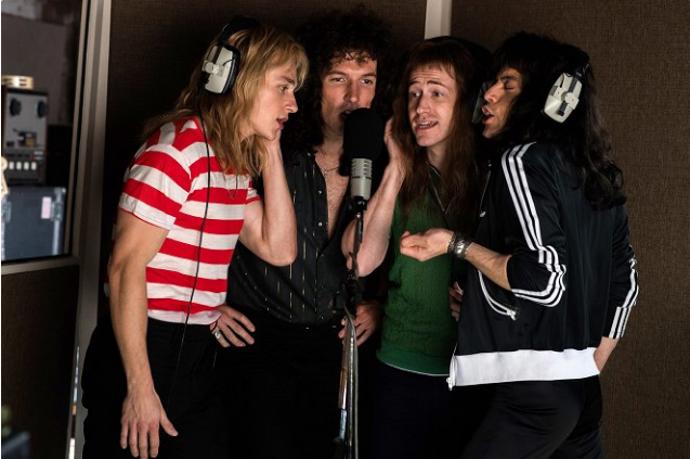 Ve filmu Bohemian Rhapsody je naznačeno, že se členové kapely Queen mezi sebou hádali, což byla pravda. Někdy létaly vzduchem i bubny. 