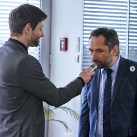 Vítek zažívá v práci šikanu, ale jeho šéf je natolik rafinovaný, že to přestává vidět i Vítkova kolegyně Dita...