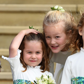 Lottie se jako družička objevila už na nejedné svatbě a pořádně si to užívá. Naposledy pomáhala oddat princeznu Eugenii.