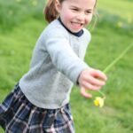 Všechny královské děti, včetně princezny Charlotte, mají kladný vztah k zahradničení. Rodiče jim udělali vlastní zeleninový záhon, kde pěstují mrkev, fazole a červenou řepu.