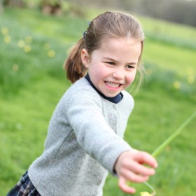 Všechny královské děti, včetně princezny Charlotte, mají kladný vztah k zahradničení. Rodiče jim udělali vlastní zeleninový záhon, kde pěstují mrkev, fazole a červenou řepu.