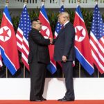 Nic se sice nemá přehánět, jenže Kim na to nedbal a po přejedení sýrem skončil v nemocnici. Tam z něj museli udělat zase člověka.