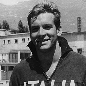 Ač byl vystudovaný právník, věnoval se hlavně sportu, a to zejména vodnímu pólu...