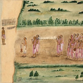 Takto vypadá pohřeb v Indii. Pohřební hranice se nachází vlevo nahoře vedle řeky, po které poplují zbytky nebožtíkova těla.