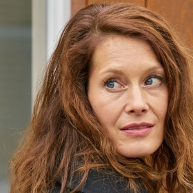 Diana je dočasně u dcery Jany v Praze, ale té se vůbec nelíbí, jak se její matka chová. Z čeho má strach?